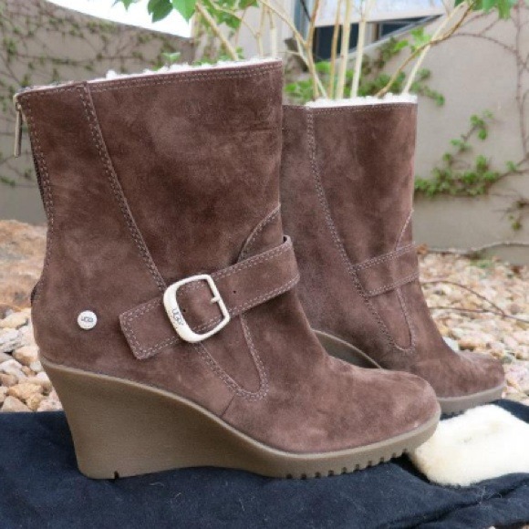 Ugg brown suede ankle boots. Never been worn!!!
