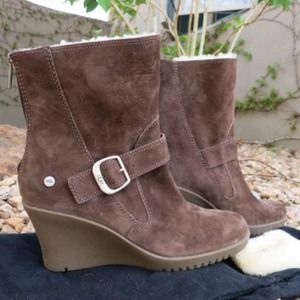 Ugg brown suede ankle boots. Never been worn!!!