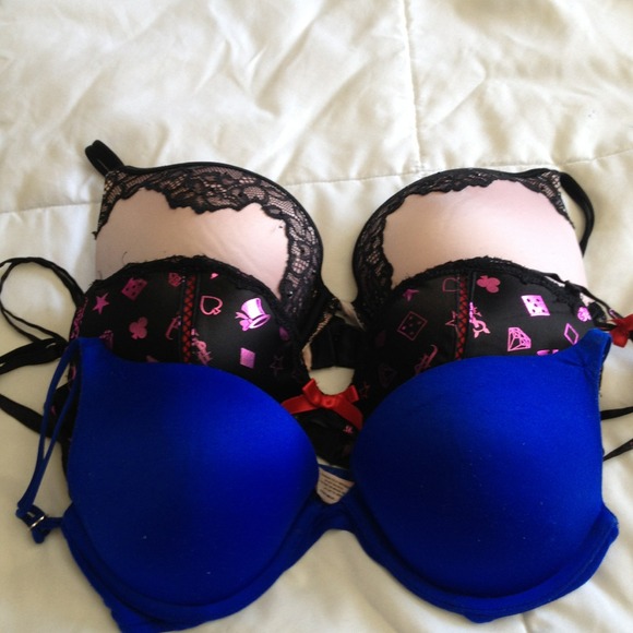🔴Bundle🔴Bundle of 3 vs bras !!🎀🎀