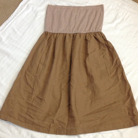 Strapless dress with pockets