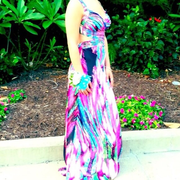 Hailey Logan prom dress.