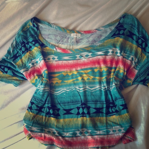 Tribal pattern crop-top