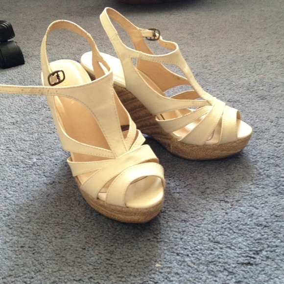 Ivory pump! - Picture 2 of 2