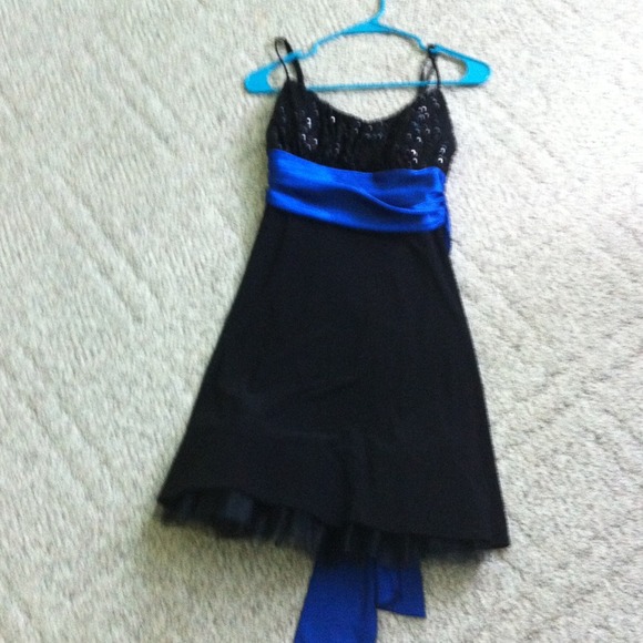 Mid-thigh black and navy blue sequin dress.