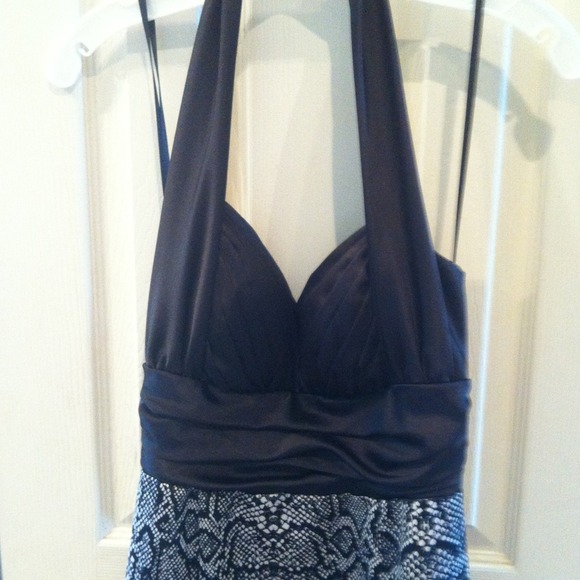 Size 2 prom dress. Worn once, not hemmed - Picture 2 of 4