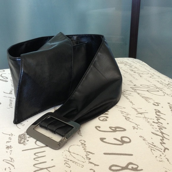 Betsy Johnson wide leather belt