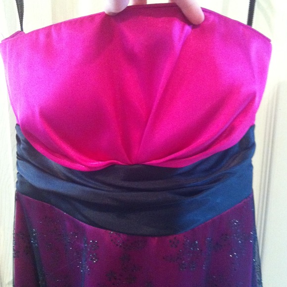 Short formal dress size 5/6 worn 3 times - Picture 2 of 4