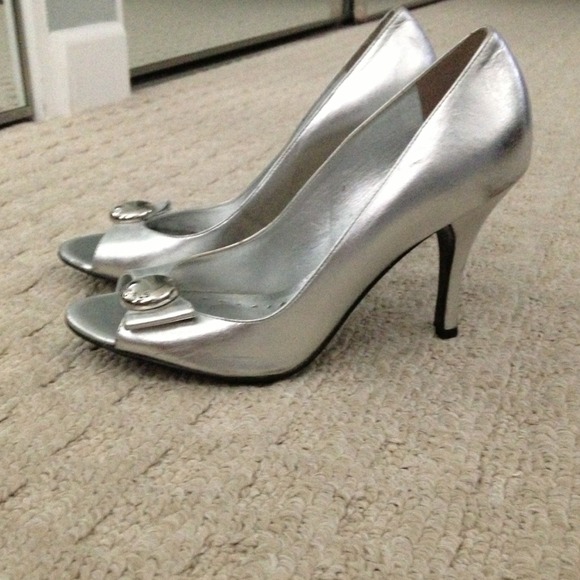 Silver peep toe pump