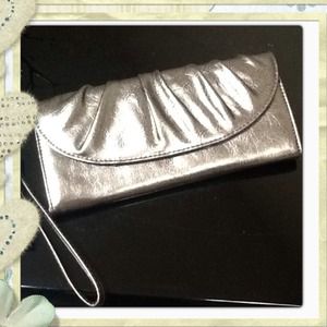 🌺Sold!🌺Silver-toned evening clutch - New!