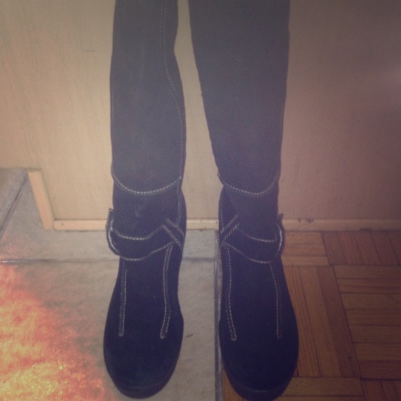 Black suede boots !! Super comfortable size 7 .. - Picture 1 of 2