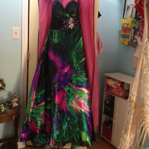 Prom dress only worn once!