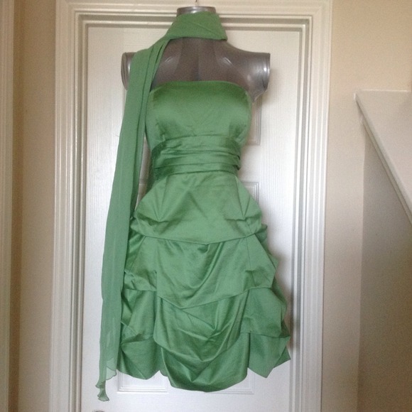 Beautiful Green Strapless Dress w/ Matching Wrap