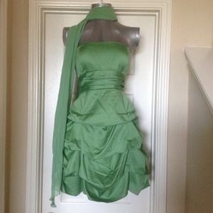 Beautiful Green Strapless Dress w/ Matching Wrap