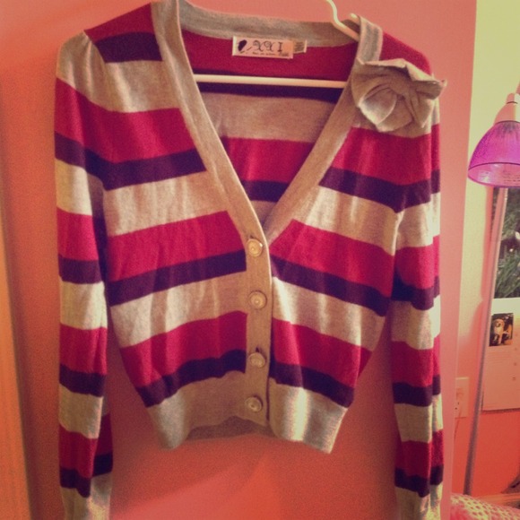 Striped cardigan with bow on shoulder