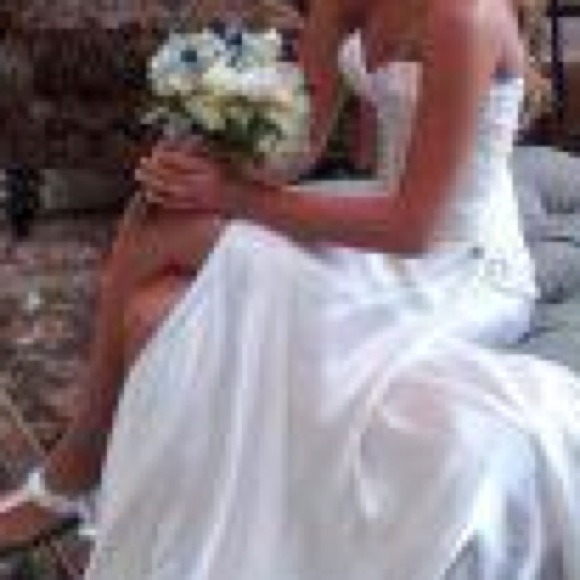 White Dress (Gown) - Picture 2 of 4