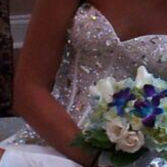 White Dress (Gown) - Picture 3 of 4