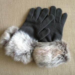 🚫Hold🚫NWT faux fur banded gray knit gloves