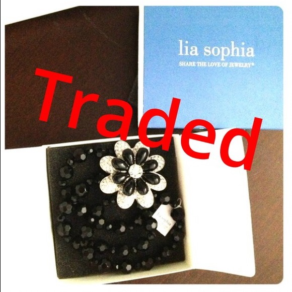 Traded w/thuynguyen812. Lia Sophia bracelet