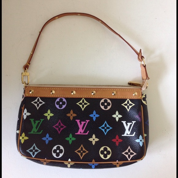 ⭐Sold⭐Authentic Louis Vuitton Pochette