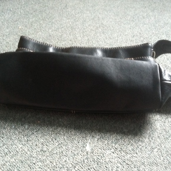 Tommy Hilfiger black leather purse - Picture 2 of 4