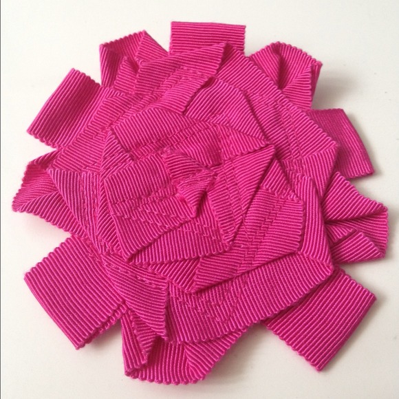 CLUB MONACO Fabric Brooch