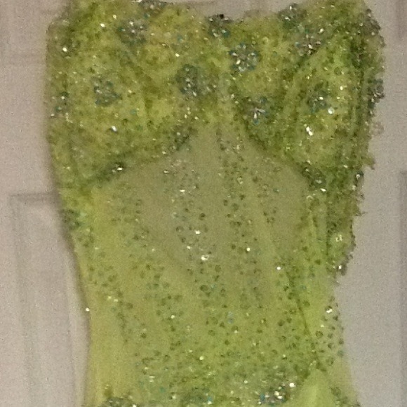 Faviana Couture prom dress - Picture 2 of 3