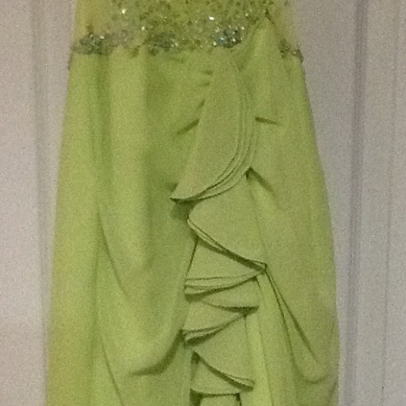 Faviana Couture prom dress - Picture 3 of 3