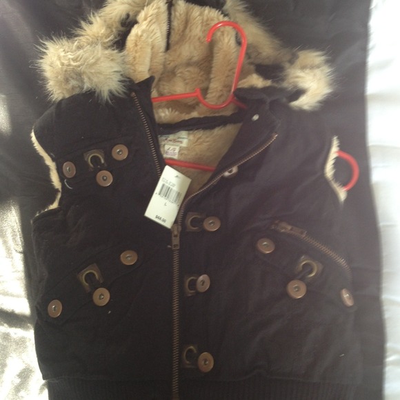 Outerwear - Large  zip vest with hood new still has tags
