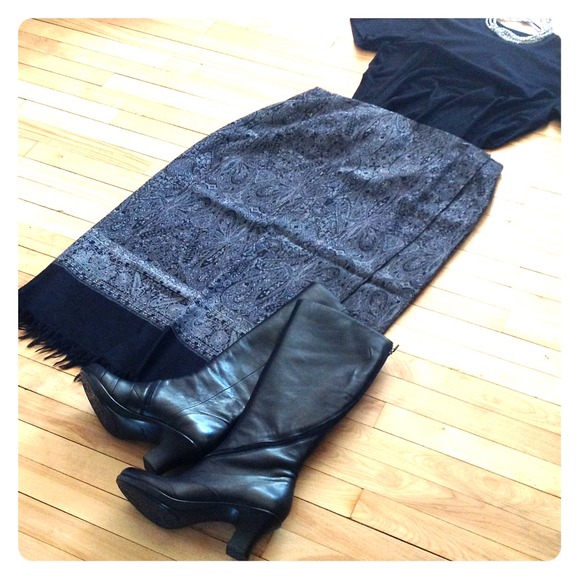 Dana Buchman wrap blanket skirt with fringe edge