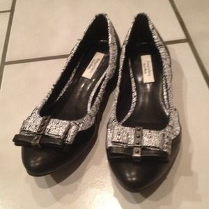 Simply Vera Vera wang black flats with bow 6.5