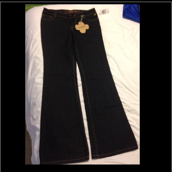 Jeans - Picture 2 of 3