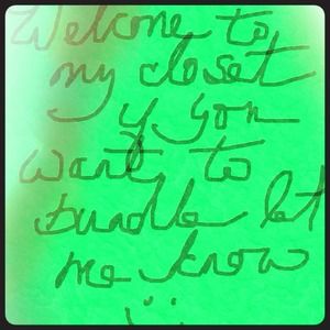 Thank you for viewing my closet! Make an offer 👗