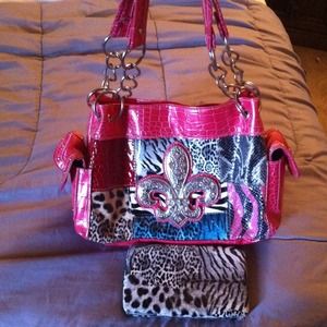 Pretty bright purse w/matching wallet!!
