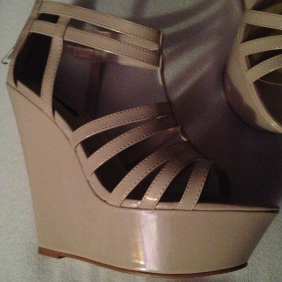 Shoes - Caged wedges