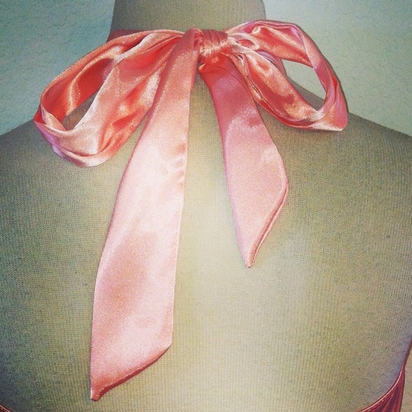 Sz M Accordion style "Touch of Peach" Halter Top - Picture 4 of 4