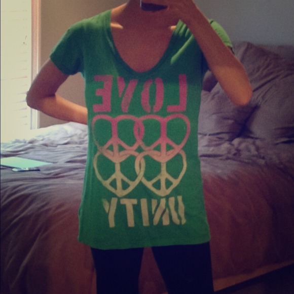 Long tee, great with leggings or skinny jeans!