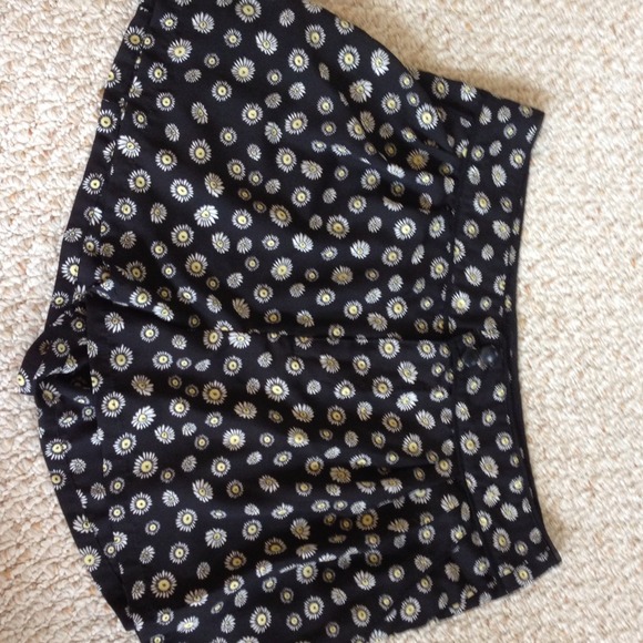 H&M Pants - Flowy shorts!