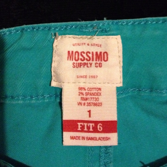 🔴SOLD🔴Pretty turquoise shorts! - Picture 3 of 3