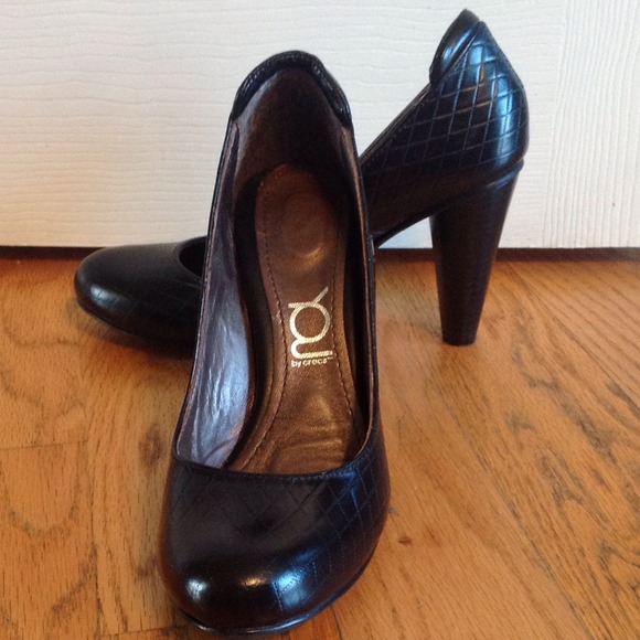 YOU by Crocs. Size 7 1/2. Perfect condition.