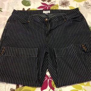 pin stripped denim capris💦PRICE DROP💦