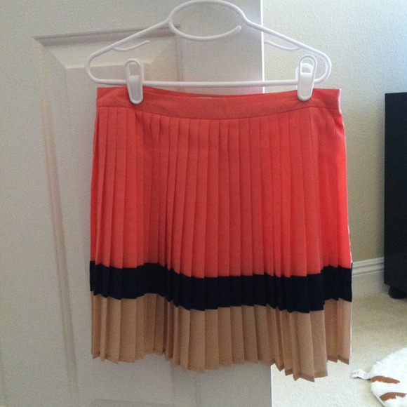 🚨🚨SOLD!!!!🚨🚨 Forever 21 pleated skirt