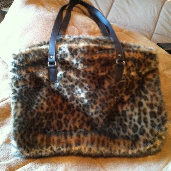 🎉Price Reduced🎉  Faux Fur Leopard Print Bag
