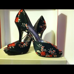Worn once,size 6,Jessica Simpson 2.5 in heels!!