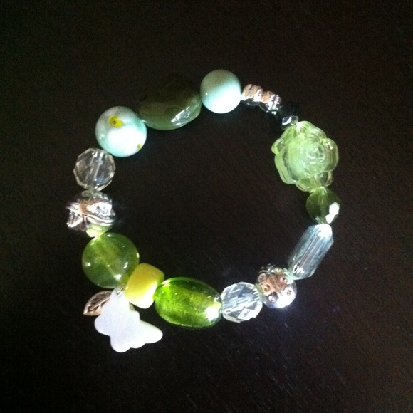 Green beaded bracelet
