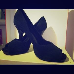 Black suede, size 5.5, mossimo 2.5 in heels!!