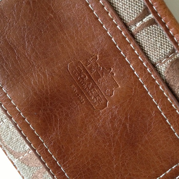 Coach wristlet - Picture 2 of 3