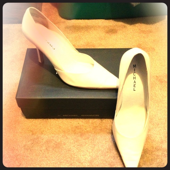 ⚡Price Reduced ⚡White Michael Shannon heels