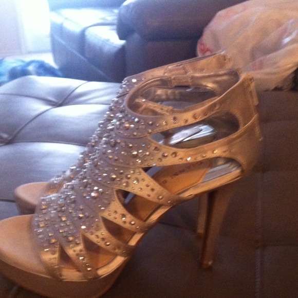 Gianni Bini silver heels