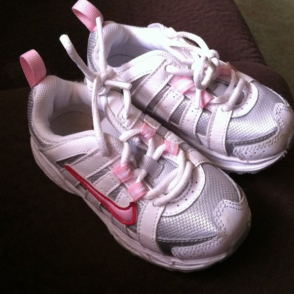 Toddler Girl size 7 Nikes