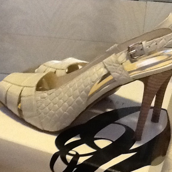 Shoes - Picture 4 of 4